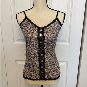 NWT POL BLACK LACE TRIM FLORAL CAMISOLE. SIZE SMALL.